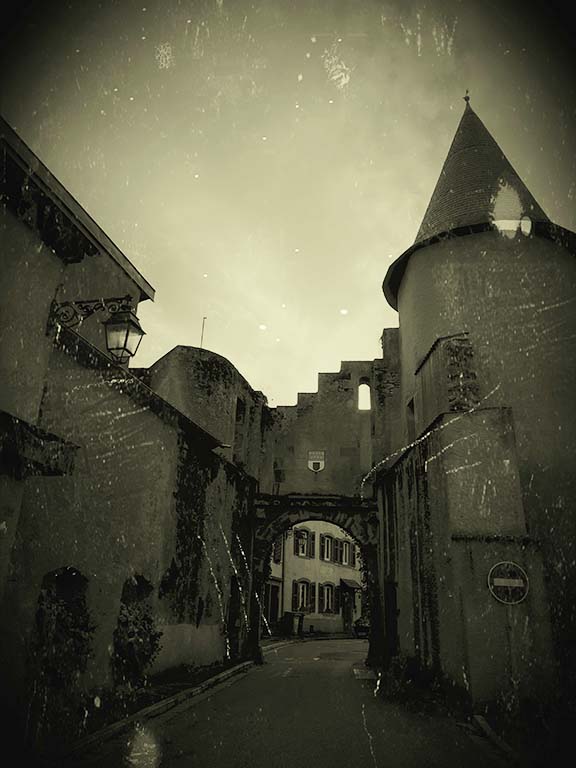 Fenetrange Lichtenberg Chateau Halloween